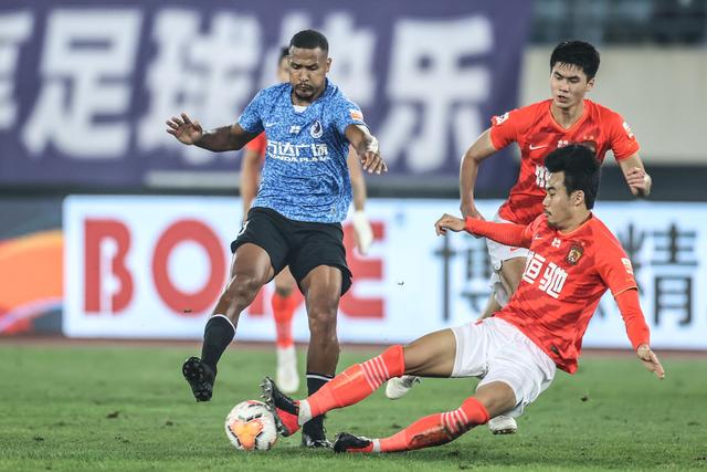 欧冠金靴赔率：哈兰德力压本泽马居首 梅西第5